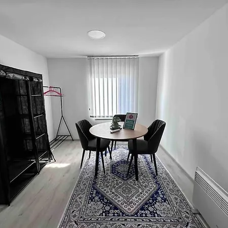 Easy Go Apartment
